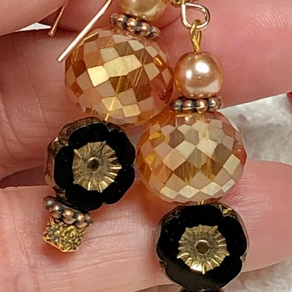 ⭐️🎈stunning European flavor earrings amber colors and gold/black accents - Picture 2 of 12
